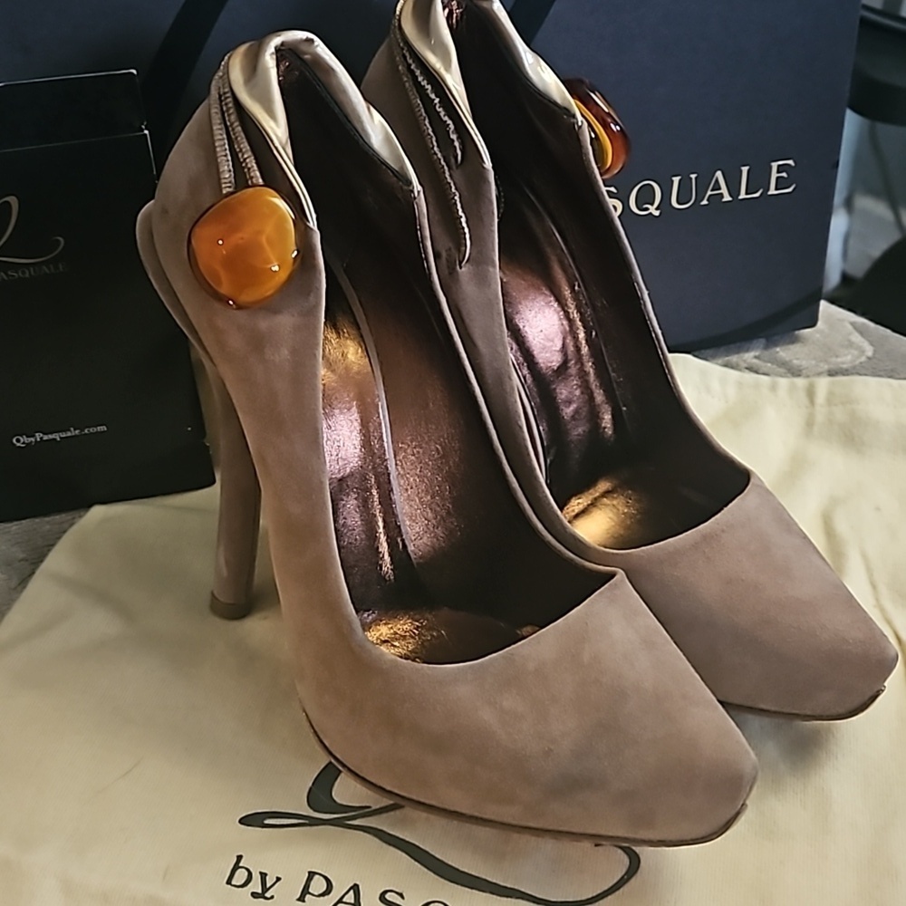 Q by Pasquale Soft Pink Suede Italian made heels size 36 NIB See Description Plz - Picture 10 of 16